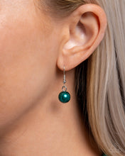 Load image into Gallery viewer, Distinguished Desire Green Paparazzi Necklace
