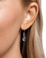 Load image into Gallery viewer, Compelling Circles - blue - Paparazzi necklace
PAPARAZZI JEWELRY SKU: P2RE-BLXX-465XX