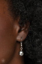 Load image into Gallery viewer, Lady In Waiting - Paparazzi Necklace