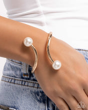 Load image into Gallery viewer, Effulgent Exemplar Gold Bracelet
