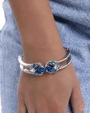 Load image into Gallery viewer, Cosmopololitan Catwalk
