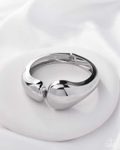 Load image into Gallery viewer, Stunning Sculpture Silver Bracelet
