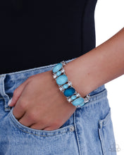 Load image into Gallery viewer, Moderate Moment Paparazzi Bracelet
