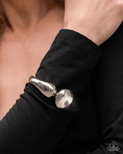 Load image into Gallery viewer, Stunning Sculpture Silver Bracelet
