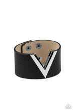 Load image into Gallery viewer, Claws Out - Black - Paparazzi Accessories
