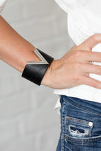 Load image into Gallery viewer, Claws Out - Black - Paparazzi Accessories
