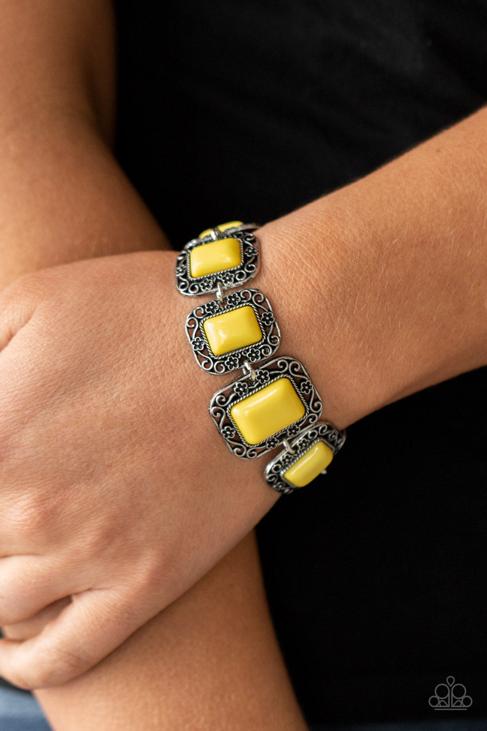 Paparazzi  Retro Rodeo - Yellow Bracelet