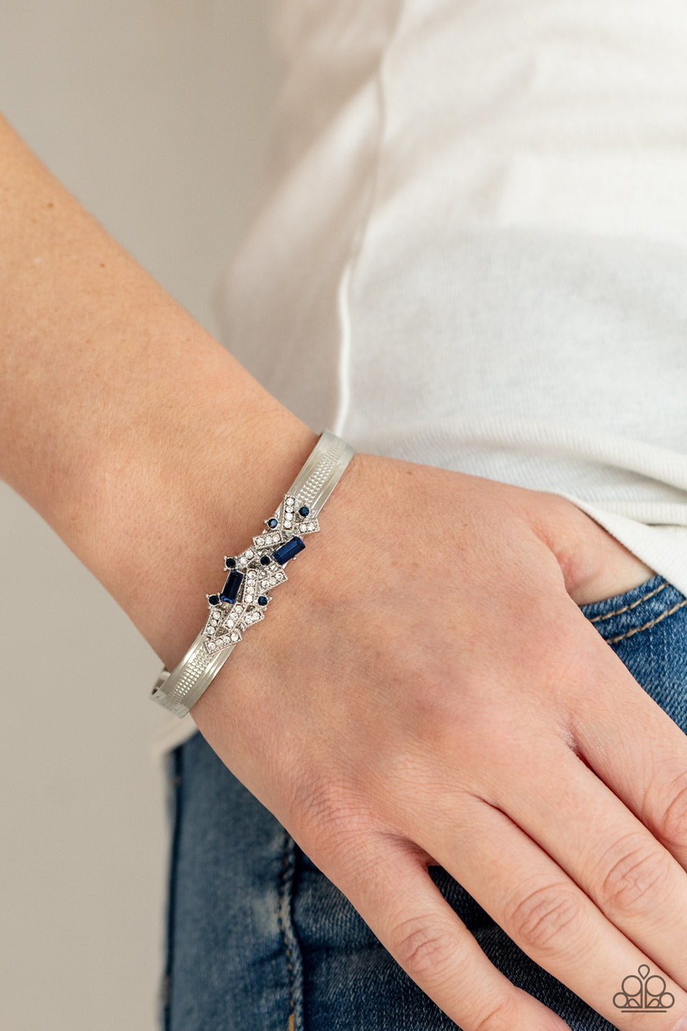 A Chic Clique - Blue Paparazzi Bracelet