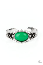 Load image into Gallery viewer, Paparazzi  Accessories Springtime Trendsetter - Green Bracelet
