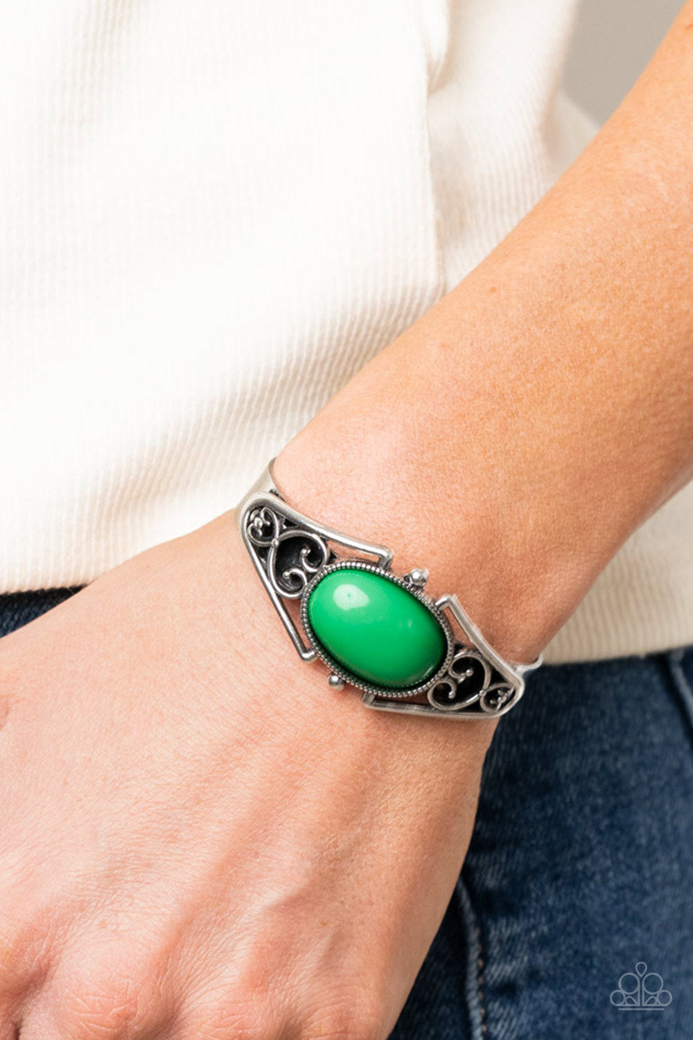 Paparazzi  Accessories Springtime Trendsetter - Green Bracelet