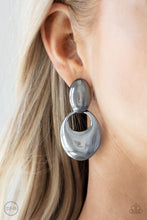 Load image into Gallery viewer, Urban Artistry - Black Paparazzi Earrings
