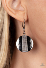 Load image into Gallery viewer, Paparazzi Metallic Enchantress - Black💖Necklace
