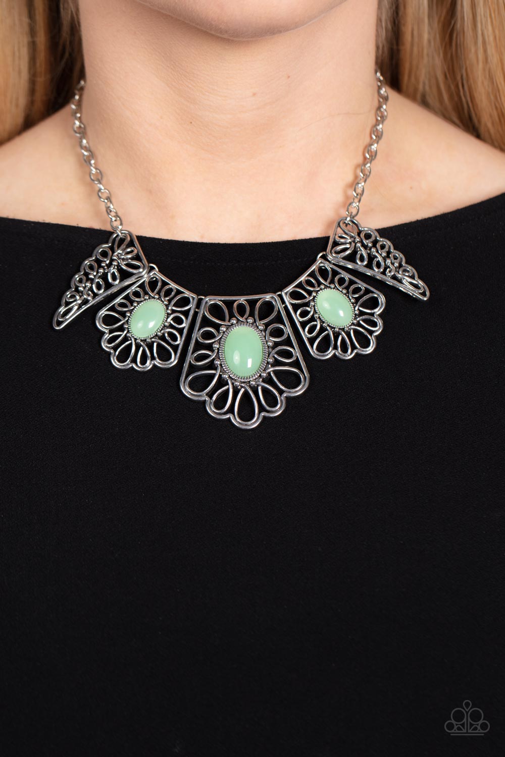 Glimmering Groves - Green Paparazzi Necklace