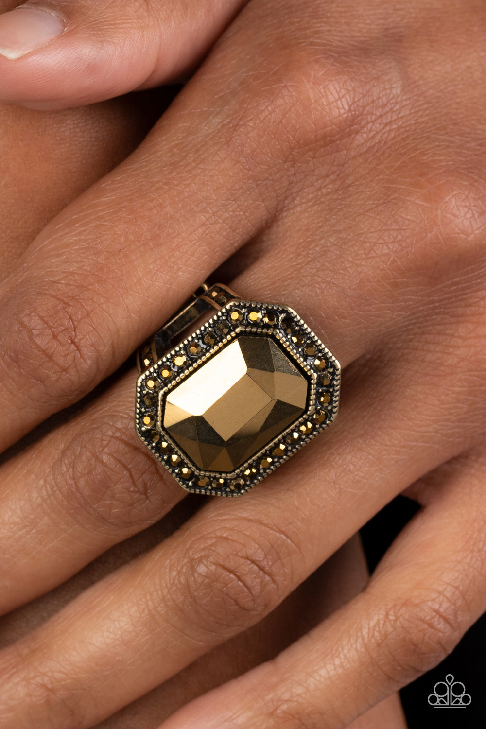 A Royal Welcome - Brass Paparazzi Ring