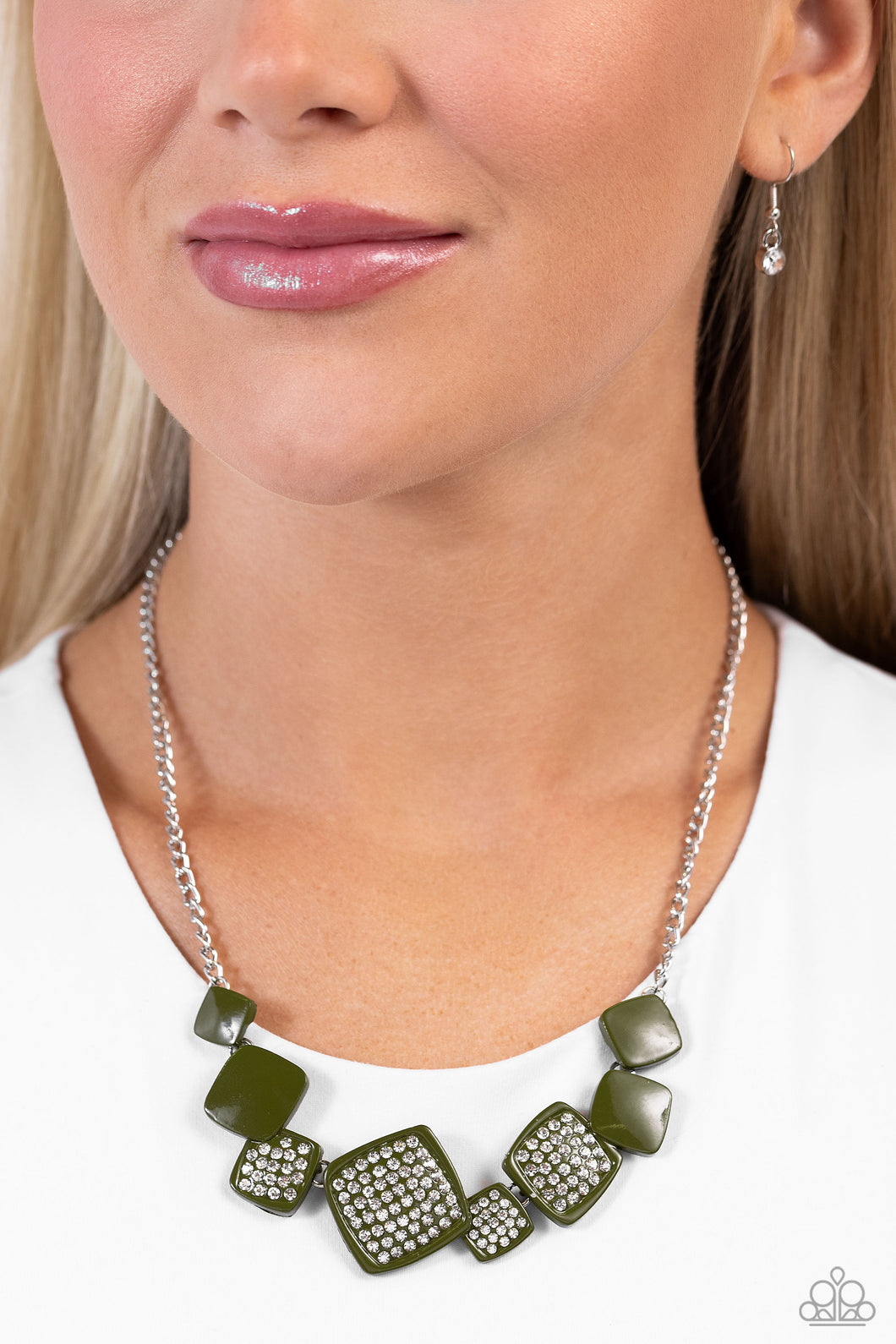 Twinkling Tables - Green Necklace